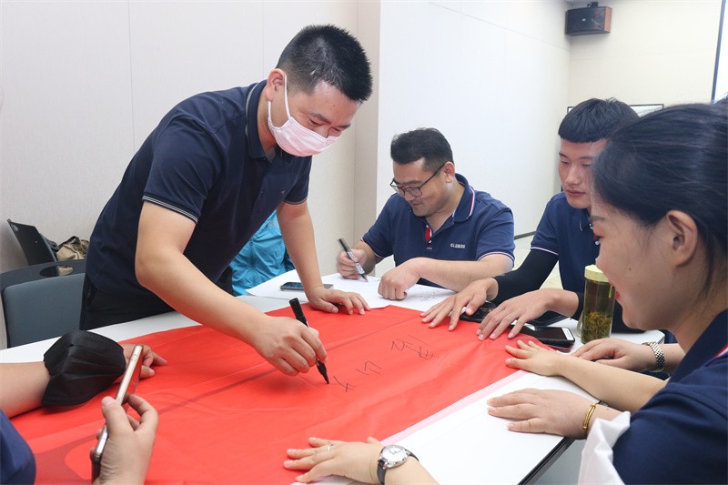 逆风飞扬 决战7月——完美·官方端网站登录入口-完美（中国）
7月PK启动大会