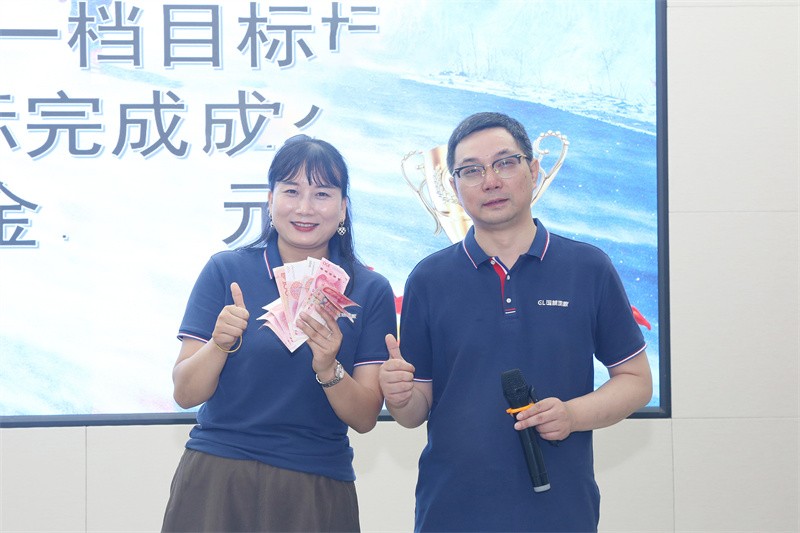 逆风飞扬 决战7月——完美·官方端网站登录入口-完美（中国）
7月PK启动大会