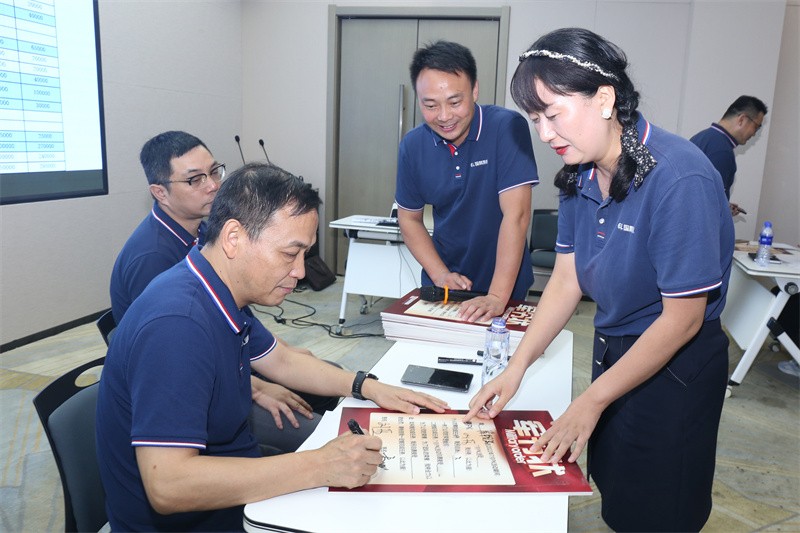 逆风飞扬 决战7月——完美·官方端网站登录入口-完美（中国）
7月PK启动大会