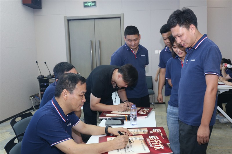逆风飞扬 决战7月——完美·官方端网站登录入口-完美（中国）
7月PK启动大会