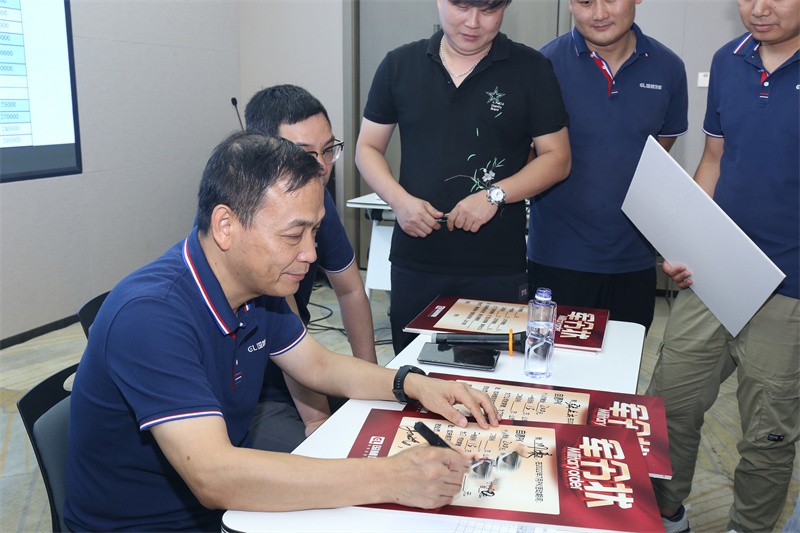 逆风飞扬 决战7月——完美·官方端网站登录入口-完美（中国）
7月PK启动大会