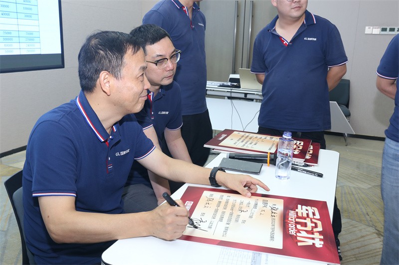 逆风飞扬 决战7月——完美·官方端网站登录入口-完美（中国）
7月PK启动大会