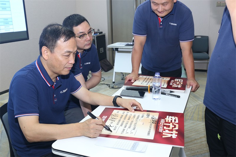 逆风飞扬 决战7月——完美·官方端网站登录入口-完美（中国）
7月PK启动大会